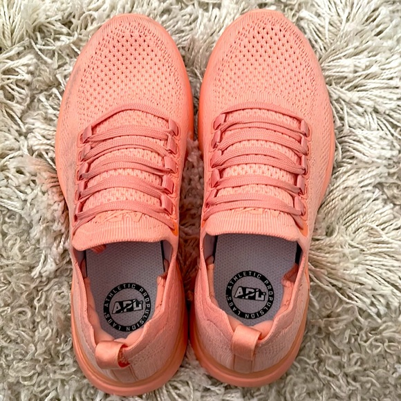 NWOT APL TechLoom BreezeKnit Running Shoe Sneaker Women Size US 5 - Salmon Pink - Picture 2 of 5